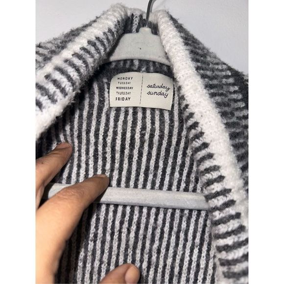 Anthropologie Saturday Sunday Grey Striped Fringe Cardigan Shawl - ONE SIZE - Picture 2 of 3